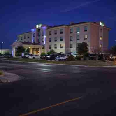 Holiday Inn Express & Suites Del Rio Hotel Exterior