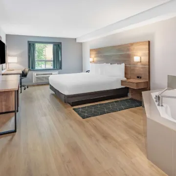 Super 8 by Wyndham Cornwall on Ξενοδοχεία κοντά στον σταθμό Cornwall