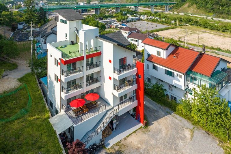 강촌홀리데이펜션