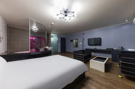 Mong Hotel Seosan Отели рядом с достопримечательностью «Beolcheon Auto Campground»