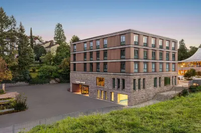 Vienna House by Wyndham MQ Kronberg Hotel dekat Burg Kronberg