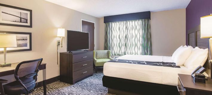 Comfort Inn & Suites Clearwater South Hotels in Pinellas County