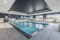 Holiday Inn Express & Suites TORONTO AIRPORT SOUTH by IHG - piscine