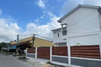 OYO 93457 White House Syariahnearoyo 93457 White House Syariah Hotel dekat Kolam Pancing Pak Wo, Kubang Raya, Panam
