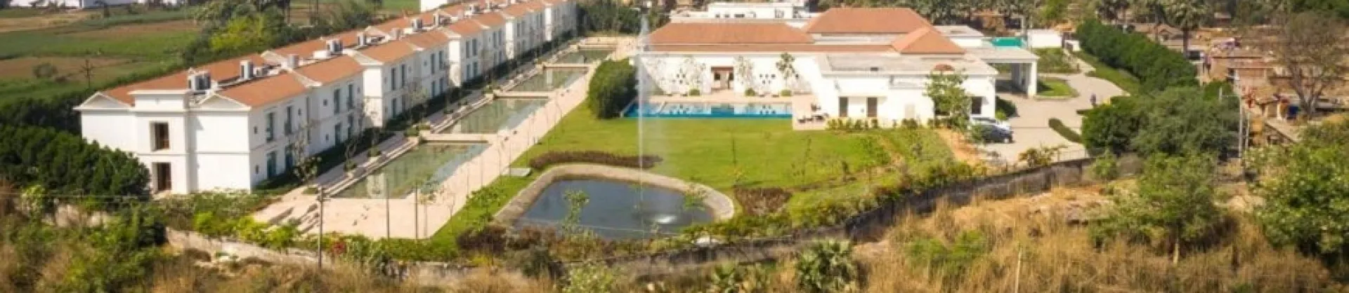 Khách sạn cao cấp