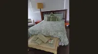 Cozy Room with Separate Entrance and Ensuit Bathroom  호텔