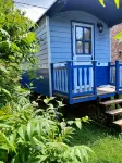 Cozy Little Blue Caravan in Scy Belgique - Homestays