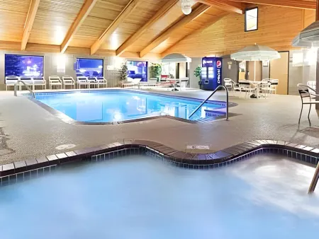 AmericInn by Wyndham Bemidji Отели рядом с достопримечательностью «Наймур Парк Уорминг Хаус»