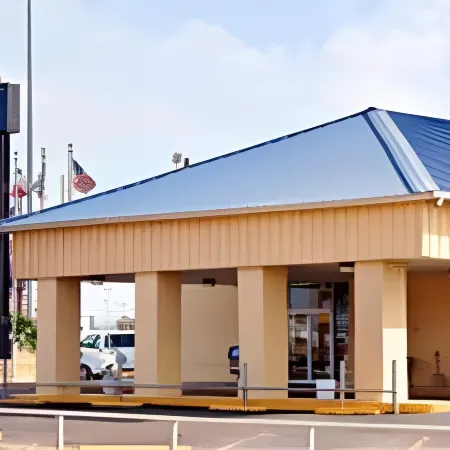 Days Inn & Suites by Wyndham Laredo