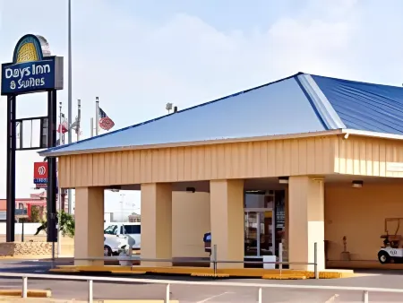 Days Inn & Suites by Wyndham Laredo