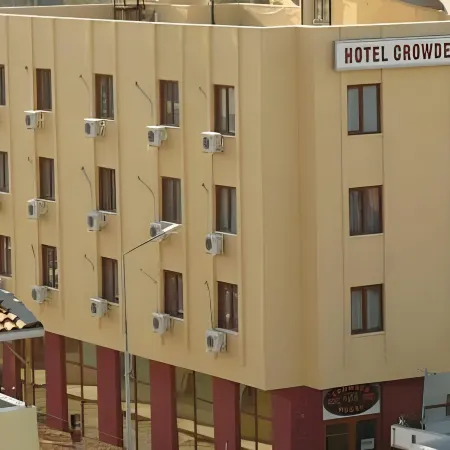Hotel Crowded House
