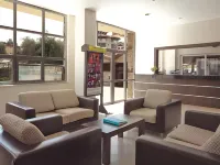 凱蒂貓花園公寓式飯店 - 停車場
