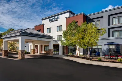 Fairfield Inn & Suites Rochester West/Greece Hotels near Maplewood Park
