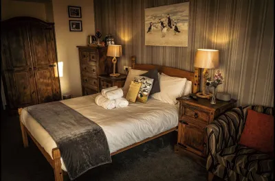 The Ring Pub Bed and Breakfast Hotels in Rhosgoch