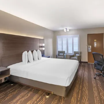Best Western Plus Stovall's Inn