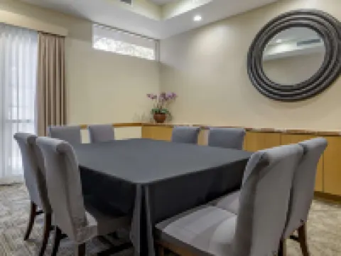 เบสท์เวสเทิร์นพลัส ปาล์มเดสเสิร์ทรีสอร์ท โรงแรมในปาล์มดีเซิร์ท