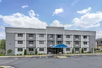 Comfort Inn Herndon-Reston Hotels in der Nähe von Pines Center