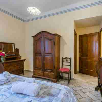 Monache 1 Rooms