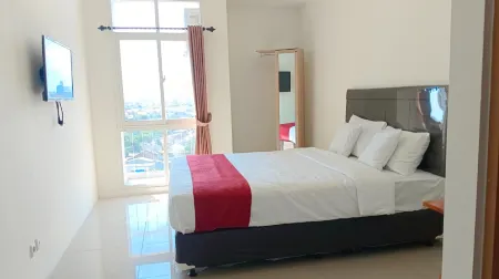 PLUM Dreamscape Bale Hinggil Surabaya Отели в г. Sukolilo