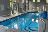 Days Inn & Suites by Wyndham Murfreesboro - Pool
