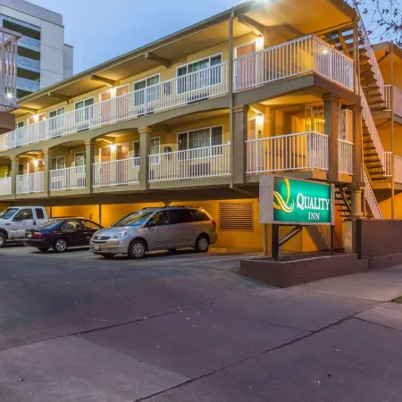 Quality Inn Sacramento Convention Center Отели рядом с достопримечательностью «Капитол Парк»