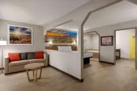 Days Inn by Wyndham Covington - piscina