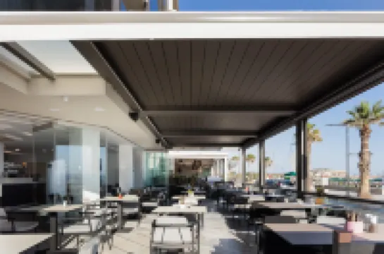 Steris Elegant Beach Hotel & Apartments