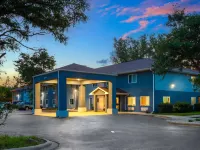 Super 8 by Wyndham McHenry/Fox Lake Area Hotels in McHenry County