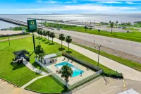 Quality Inn & Suites Port Lavaca Near Lighthouse Beach Hotels in Port Lavaca