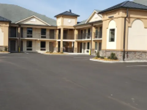 Baymont by Wyndham Clarksville Hotels in Clarksville