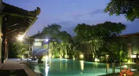 Chrome Hotel & Resort Solo - Pools