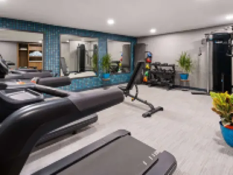 La Quinta Inn & Suites by Wyndham Memphis I-240 メンフィスのホテル