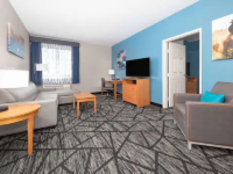 阿爾瓦拉多拉昆塔温德姆套房酒店 約翰遜縣酒店