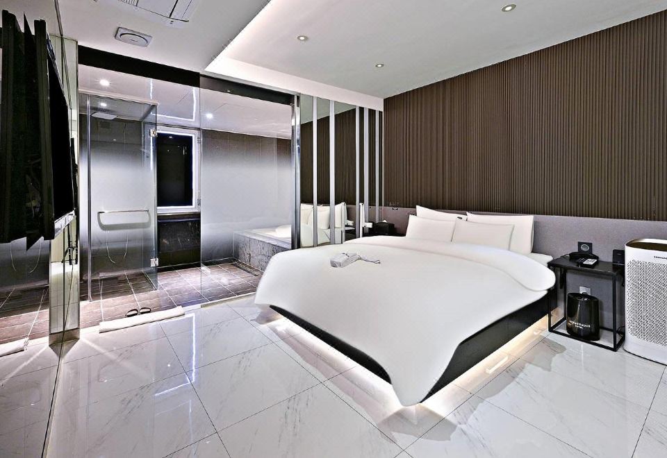 1. 랑데뷰 호텔..