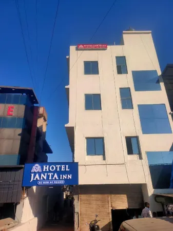 Goroomgo Janata Inn Gujarat Отели в г. Вапи