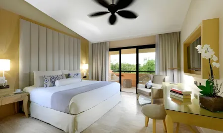 Grand Palladium Select White Sand Resort & Spa - All Inclusive Отели рядом с достопримечательностью «Rockaway Bay»