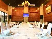 Chainat Grand Hotel. Hotels in Sankhaburi