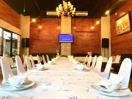 Chainat Grand Hotel.