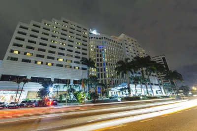 Hilton Colon Guayaquil Hotels near Monument to Gabriel Garcia Moreno
