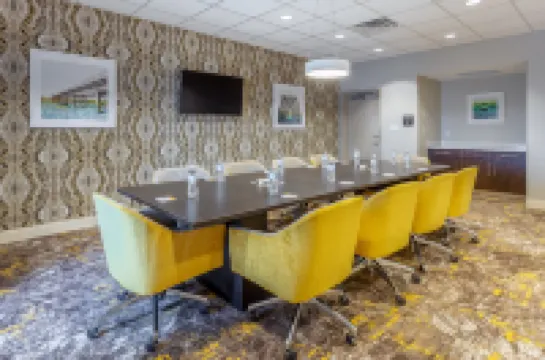 Hampton Inn & Suites Burlington Hotels in Burlington