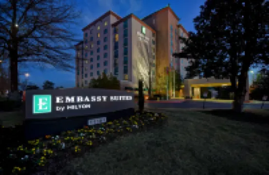 Embassy Suites by Hilton Little Rock Hotel di 