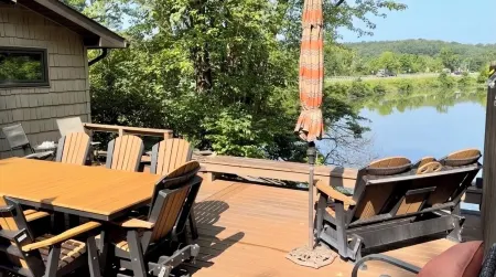 Cozy 3-bed lakefront home with deck & fireplace