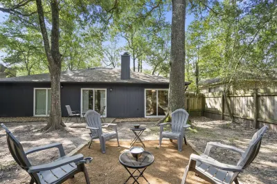 Music inspired Modern stay in The Woodlands.