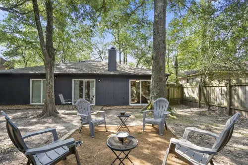 Music inspired Modern stay in The Woodlands.
