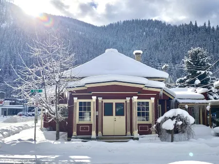 ★ Church House ★UNIQUE 2bd converted historic Wallace chapel, walk to everything