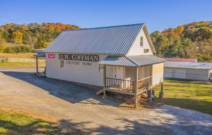 Loft at the Country Store! Unique Southern Stay! 1bed, 1bath