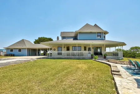Prosit Ranch - 300 Acre Private Ranch w/360 Degree Views & Wrap-Around Porch