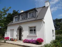 Renovated House, Large Garden, Close to Beaches Hotels in Trebeurden