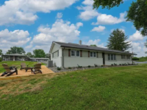 New! Sleeps 16! Across from Sight&Sound! Location! 斯特拉斯堡酒店