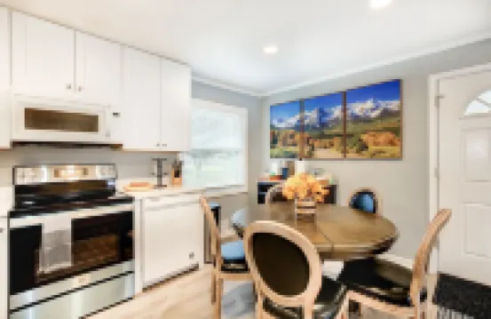 Walk to Metro Station Restaurant Shops 2K2Q1T 2Ba Single Family Home